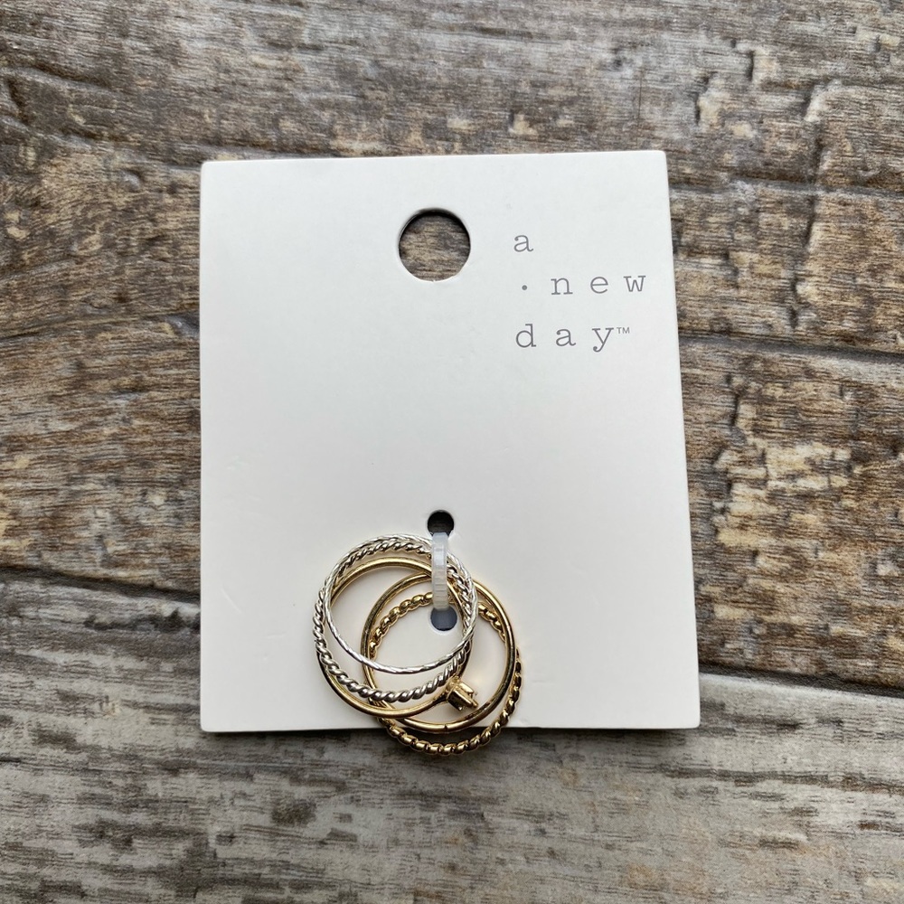 A New Day Set of 5 Gold and Silver Rings with Baguette - Picture 2 of 4